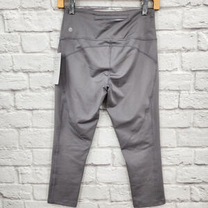 Z by Zella Gray Cropped 4 Way Stretch Leggings NEW Size Small Workout Gym